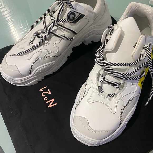 No. 21 - Picture 2 of 4